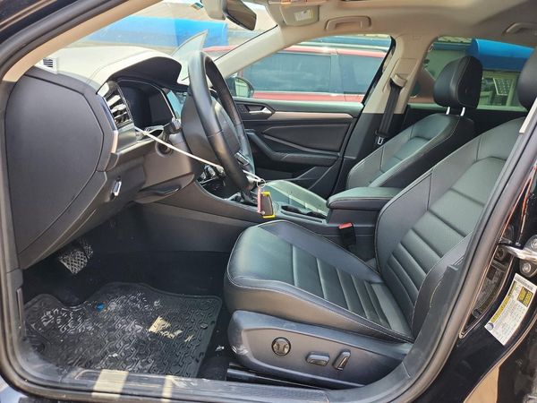 2022 VOLKSWAGEN JETTA SE w/ Sunroof