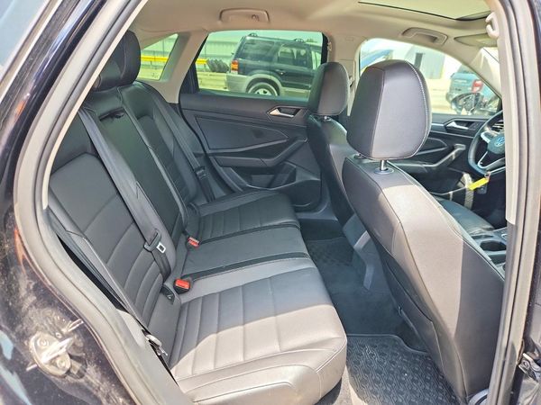 2022 VOLKSWAGEN JETTA SE w/ Sunroof