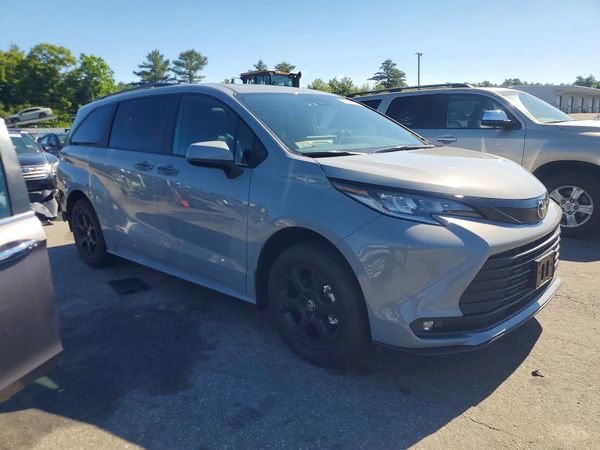 2026 TOYOTA SIENNA