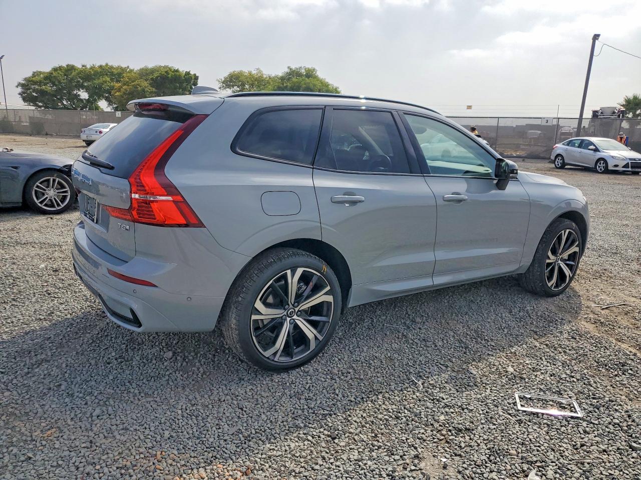 2025 VOLVO XC60 Ultra Dark