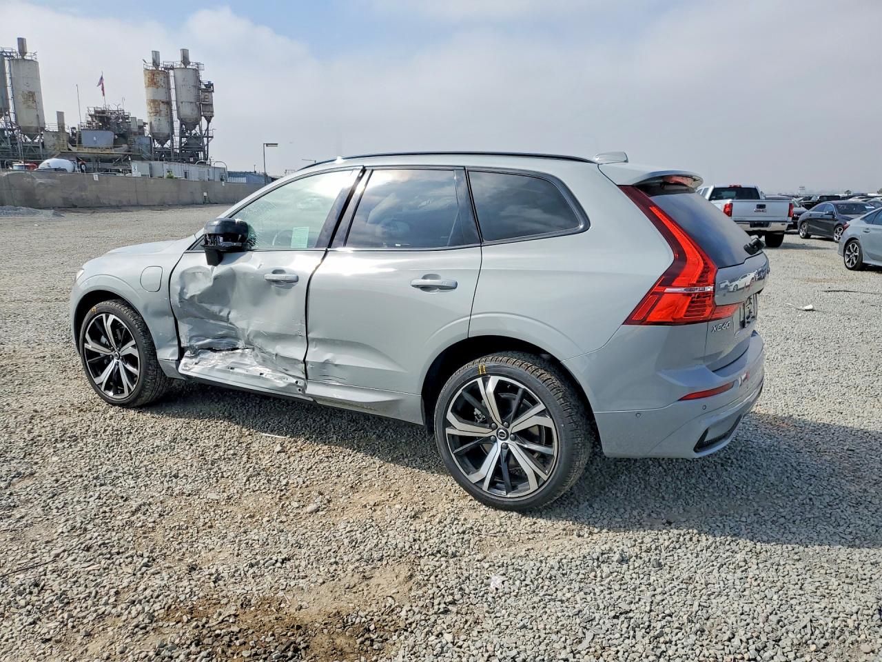 2025 VOLVO XC60 Ultra Dark