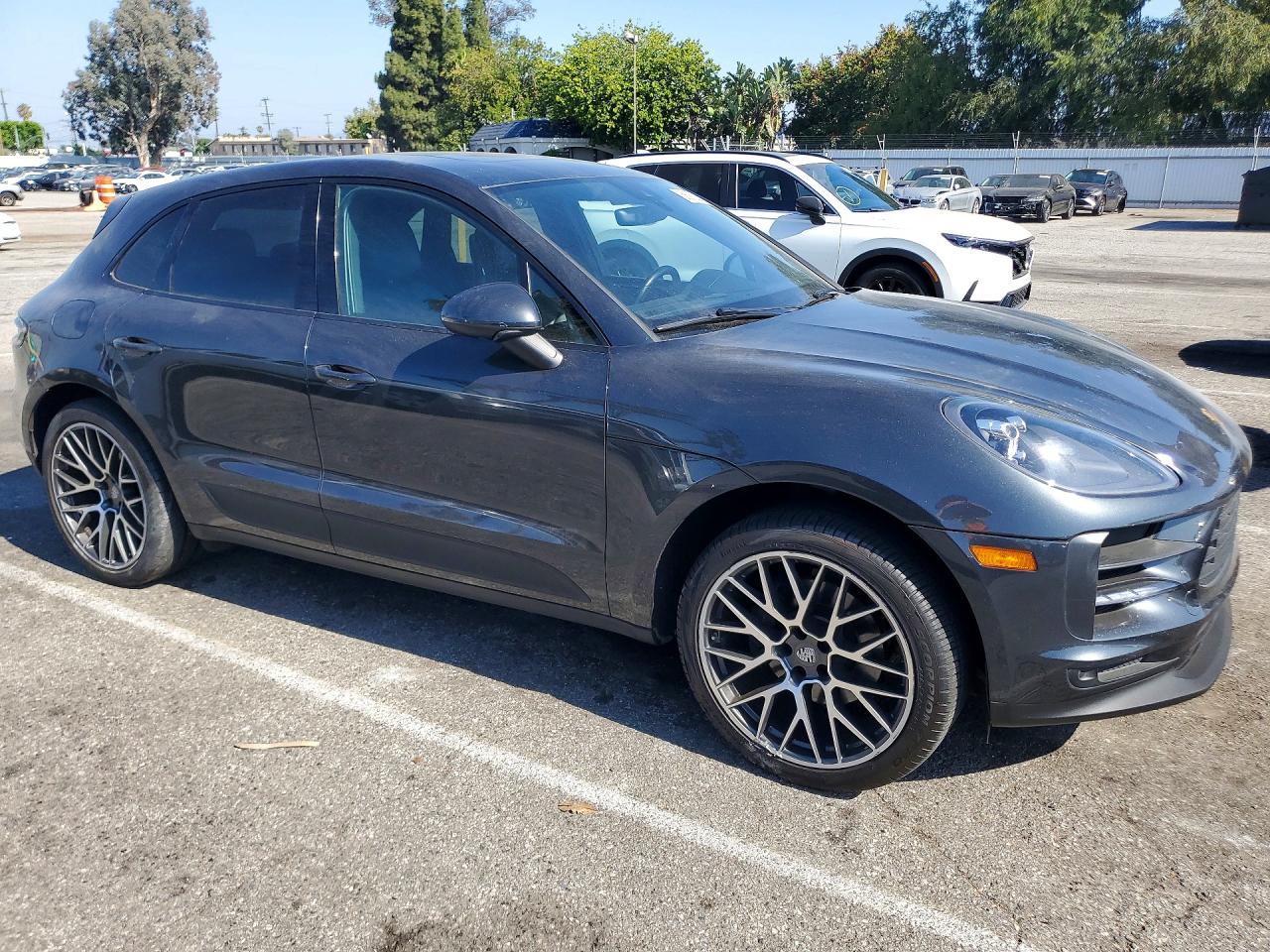 2019 PORSCHE MACAN