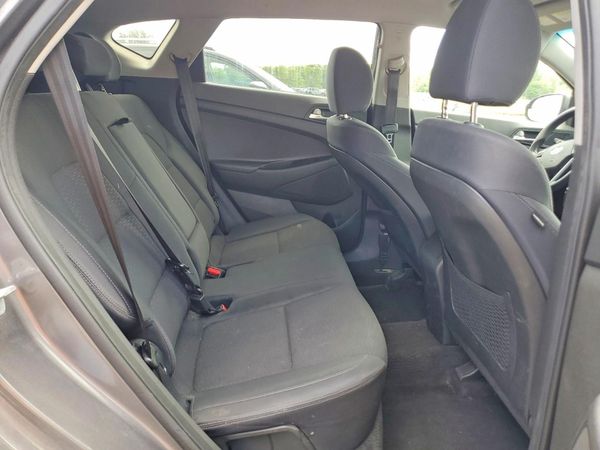 2020 HYUNDAI TUCSON SE