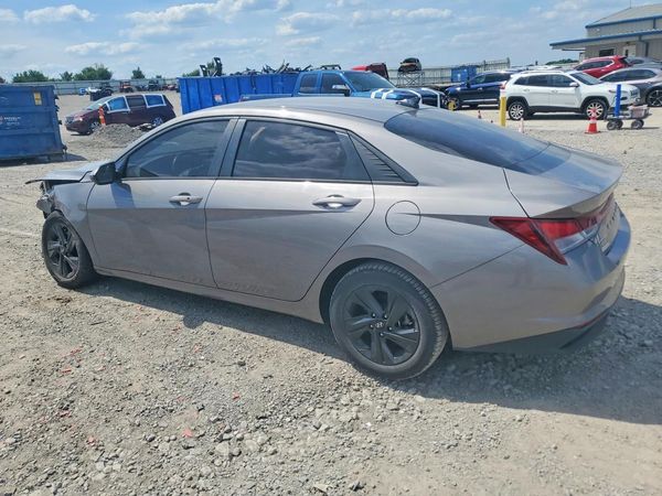 2022 HYUNDAI ELANTRA SEL w/ Convenience Pkg