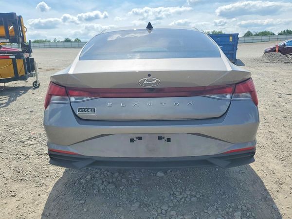 2022 HYUNDAI ELANTRA SEL w/ Convenience Pkg