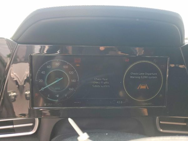 2022 HYUNDAI ELANTRA SEL w/ Convenience Pkg