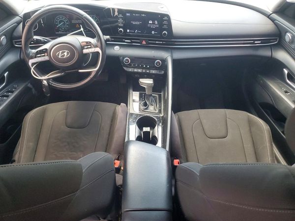 2022 HYUNDAI ELANTRA SEL w/ Convenience Pkg