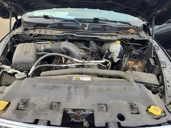 2013 RAM 1500 SLT — Engine bay