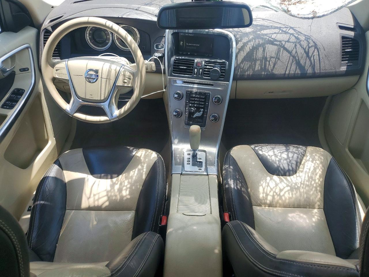 2011 VOLVO XC60