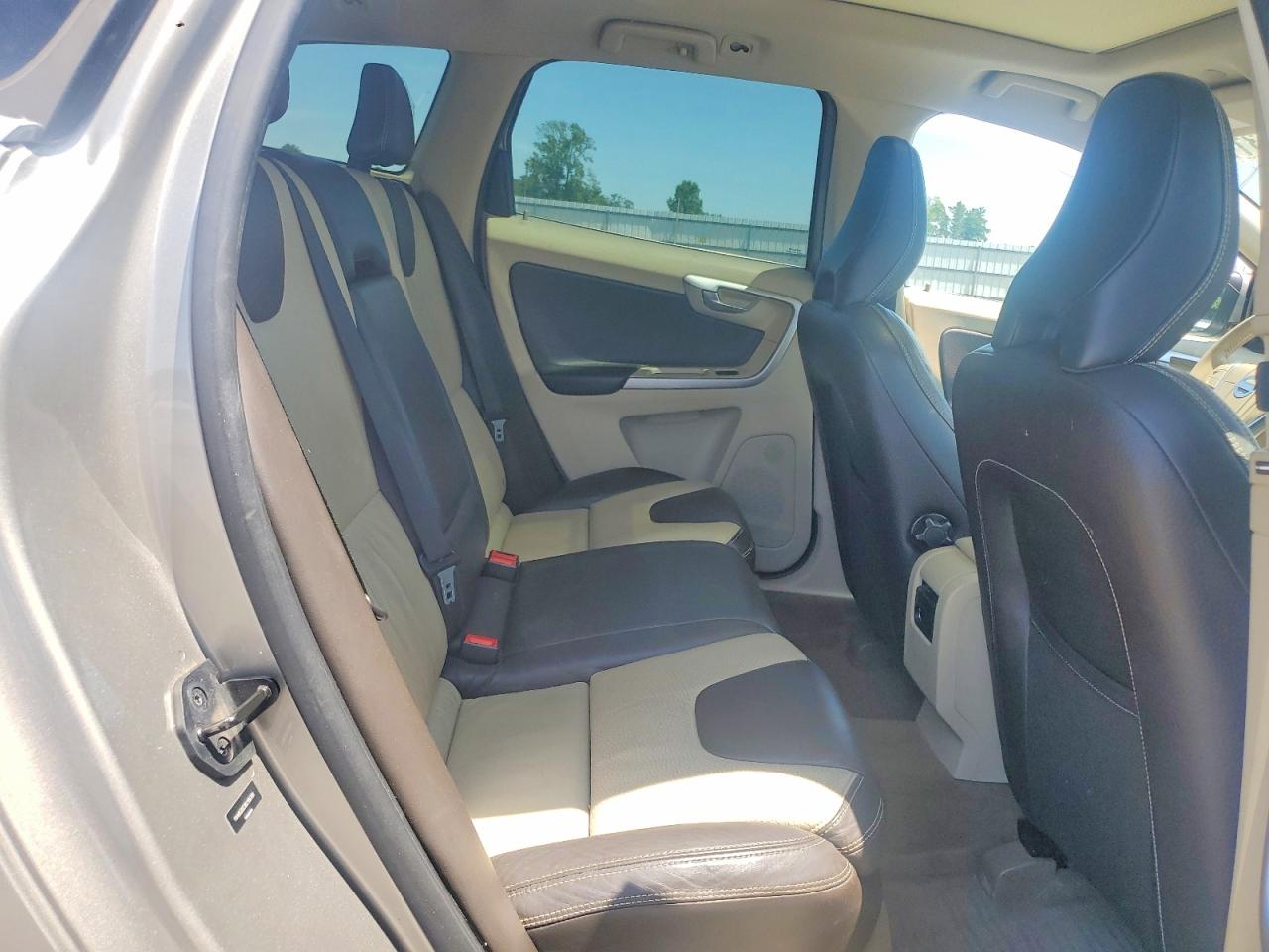 2011 VOLVO XC60