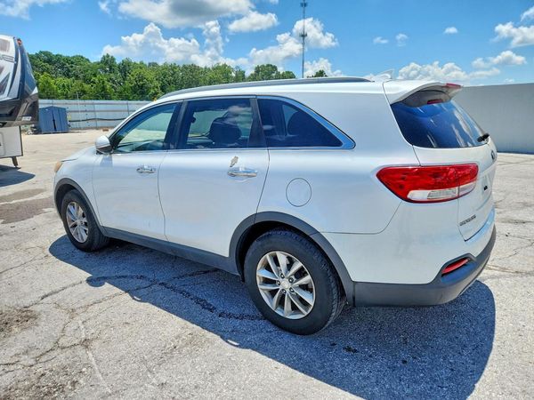2016 KIA SORENTO L / LX