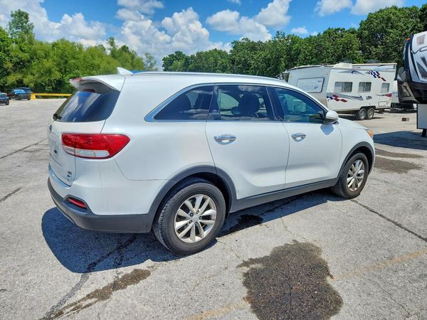 2016 KIA SORENTO L / LX