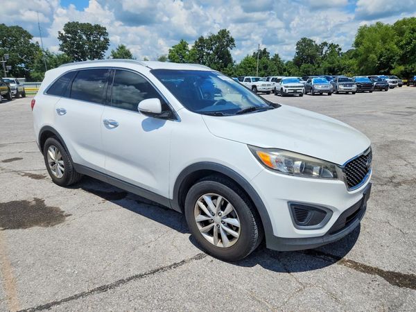 2016 KIA SORENTO L / LX