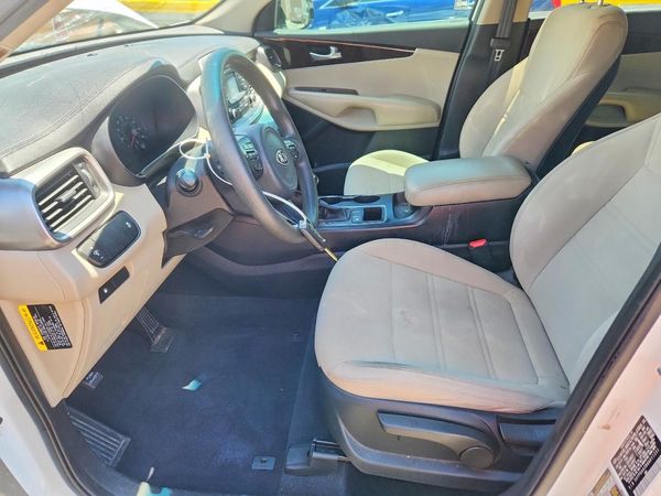 2016 KIA SORENTO L / LX