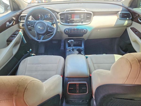 2016 KIA SORENTO L / LX