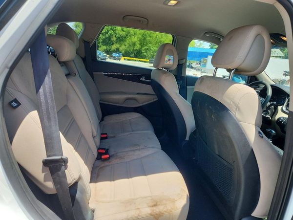 2016 KIA SORENTO L / LX