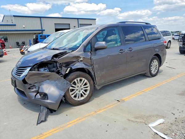 2013 TOYOTA SIENNA
