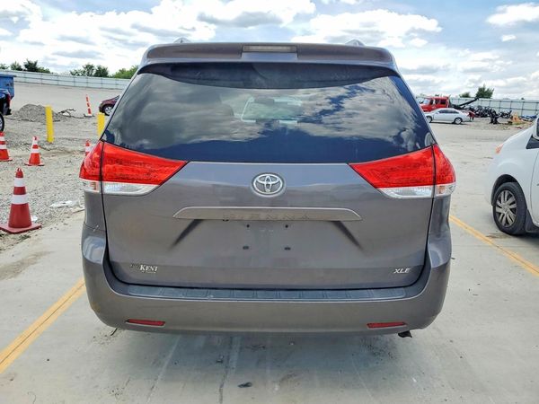2013 TOYOTA SIENNA