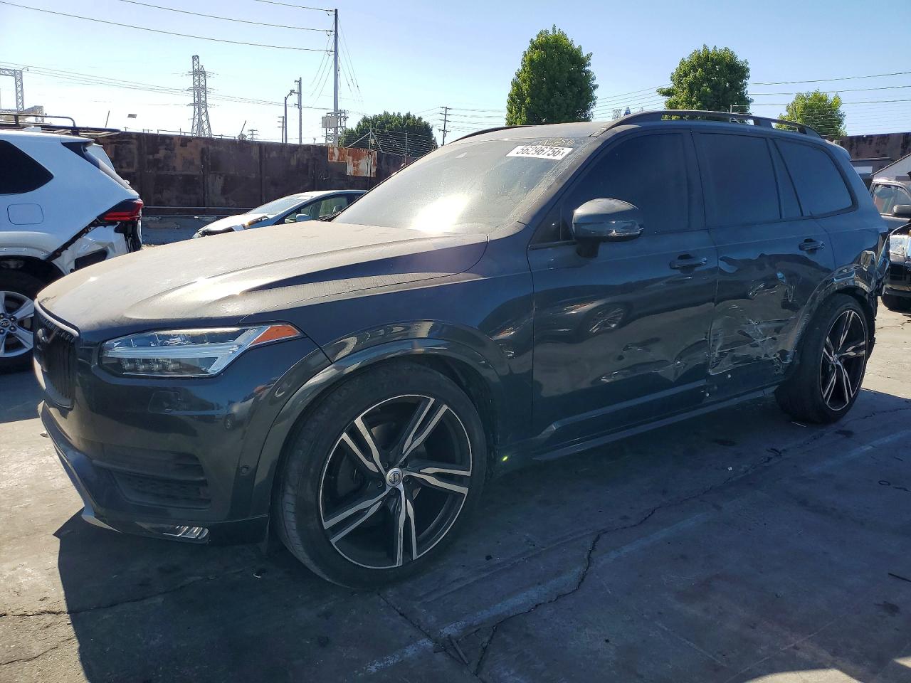 2017 VOLVO XC90 Momentum