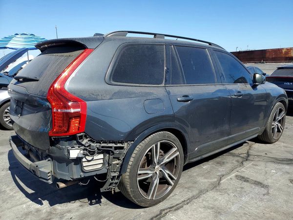 2017 VOLVO XC90 Momentum