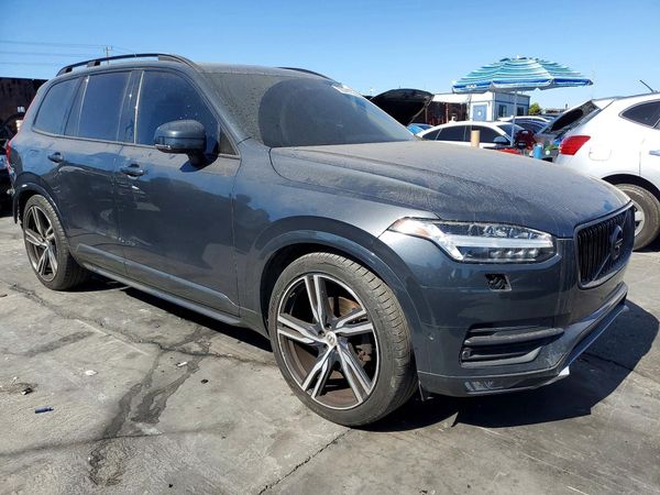 2017 VOLVO XC90 Momentum