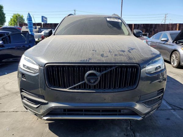 2017 VOLVO XC90 Momentum