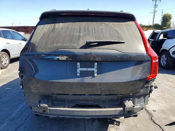 2017 VOLVO XC90 Momentum
