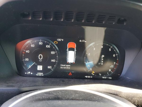 2017 VOLVO XC90 Momentum
