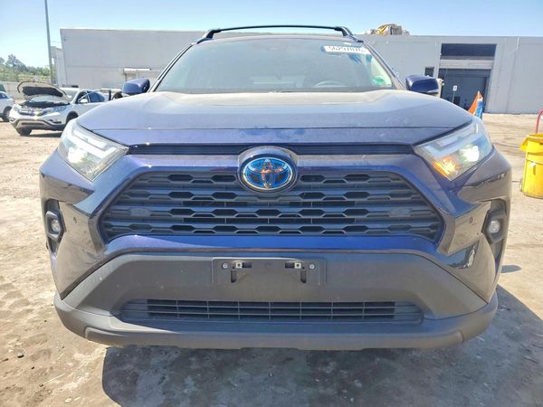 2022 TOYOTA RAV4 XLE Premium
