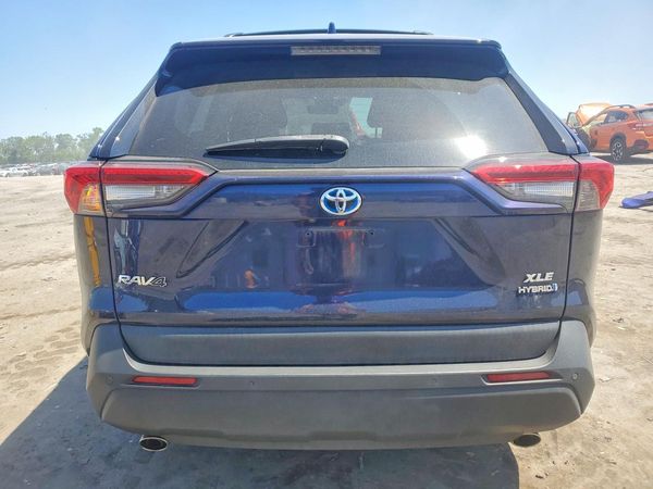 2022 TOYOTA RAV4 XLE Premium