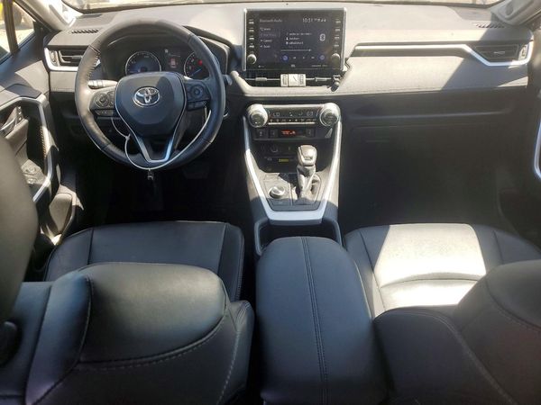 2022 TOYOTA RAV4 XLE Premium