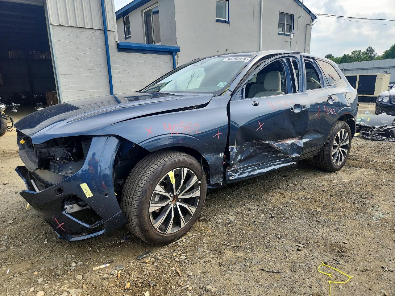 2025 VOLVO XC60 Plus Dark