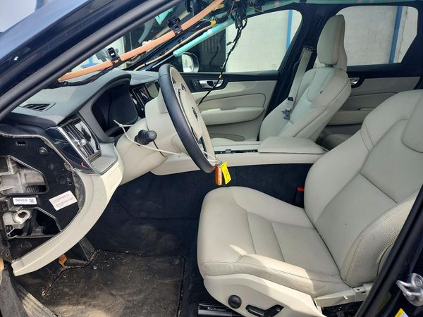 2025 VOLVO XC60 Plus Dark