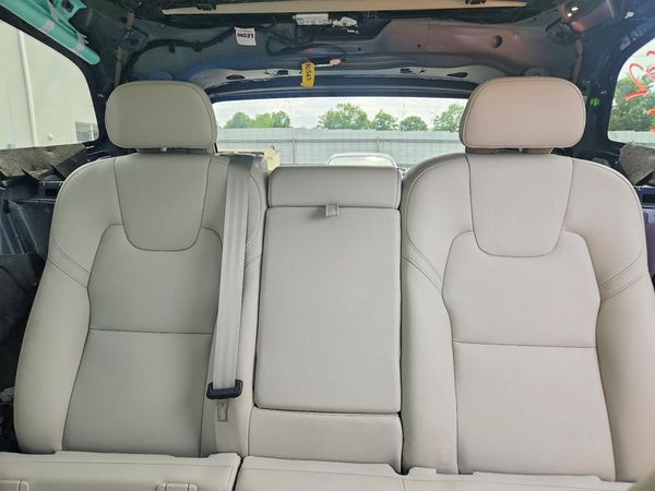 2025 VOLVO XC60 Plus Dark