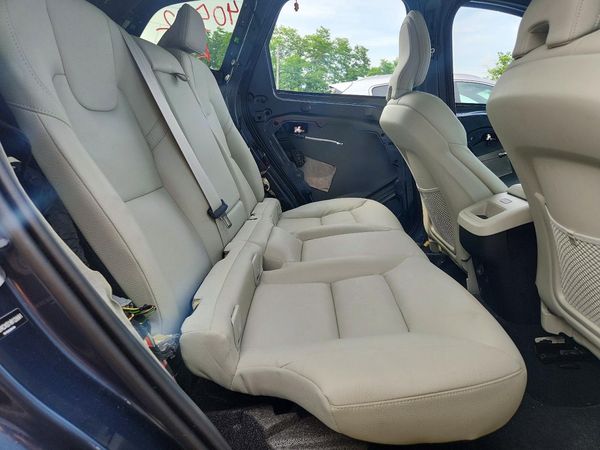2025 VOLVO XC60 Plus Dark