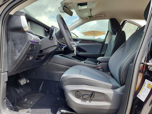 2025 VOLKSWAGEN TIGUAN SE — DENT
