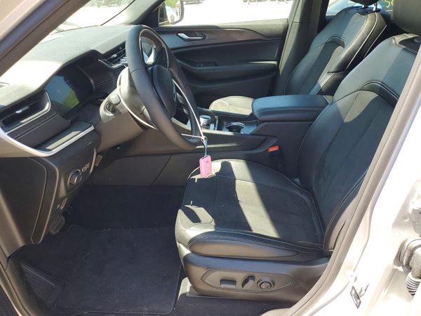 2025 JEEP GRAND CHEROKEE Laredo, Altitude