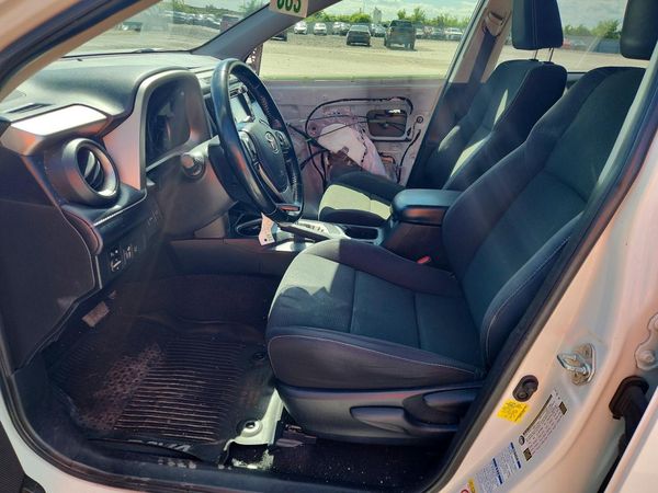 2018 TOYOTA RAV4 Adventure/XLE