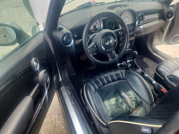 2012 MINI COOPER