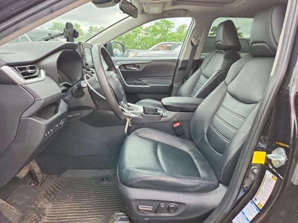 2021 TOYOTA RAV4 XLE Premium