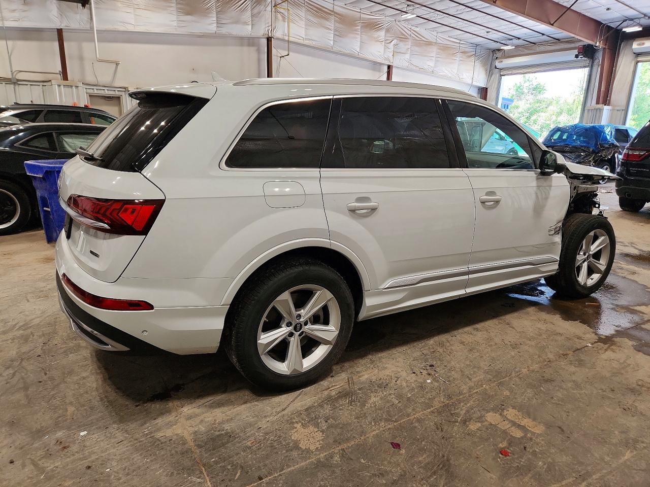 2023 AUDI Q7 quattro Premium Plus
