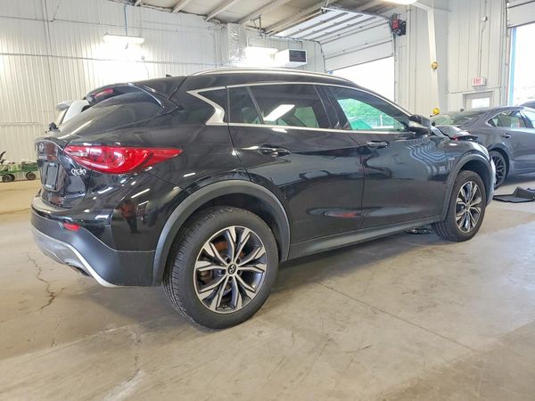 2017 INFINITI QX30