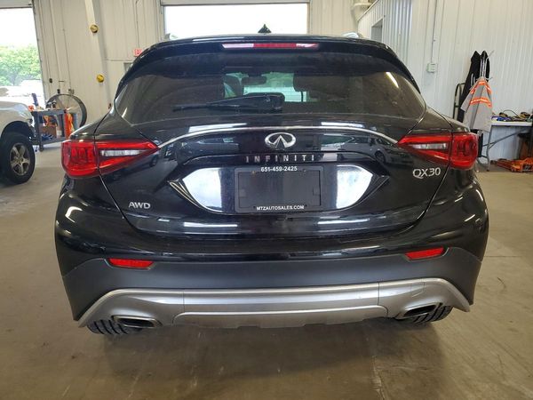 2017 INFINITI QX30