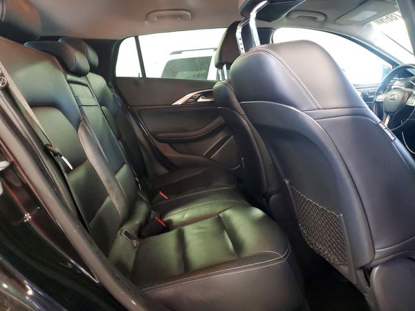 2017 INFINITI QX30