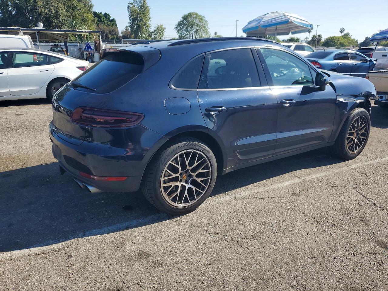 2018 PORSCHE MACAN