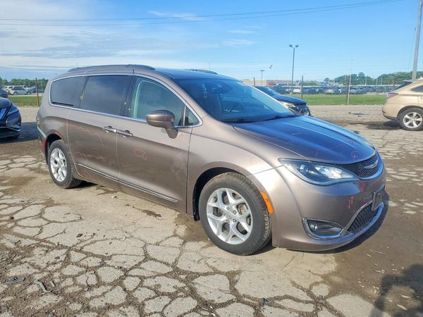 2017 CHRYSLER PACIFICA