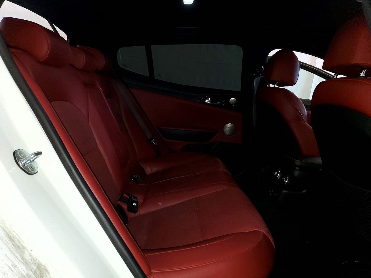2022 KIA STINGER GT-Line