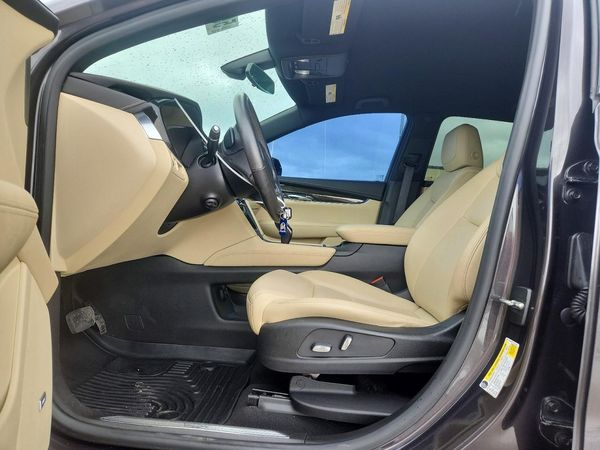 2017 CADILLAC XT5 Base