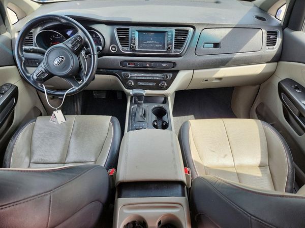 2017 KIA SEDONA LX