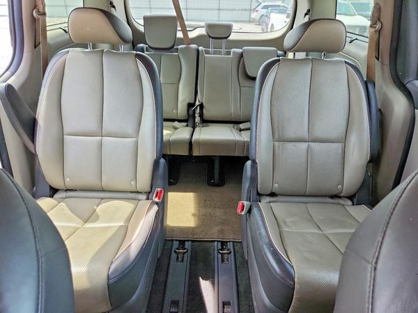 2017 KIA SEDONA LX